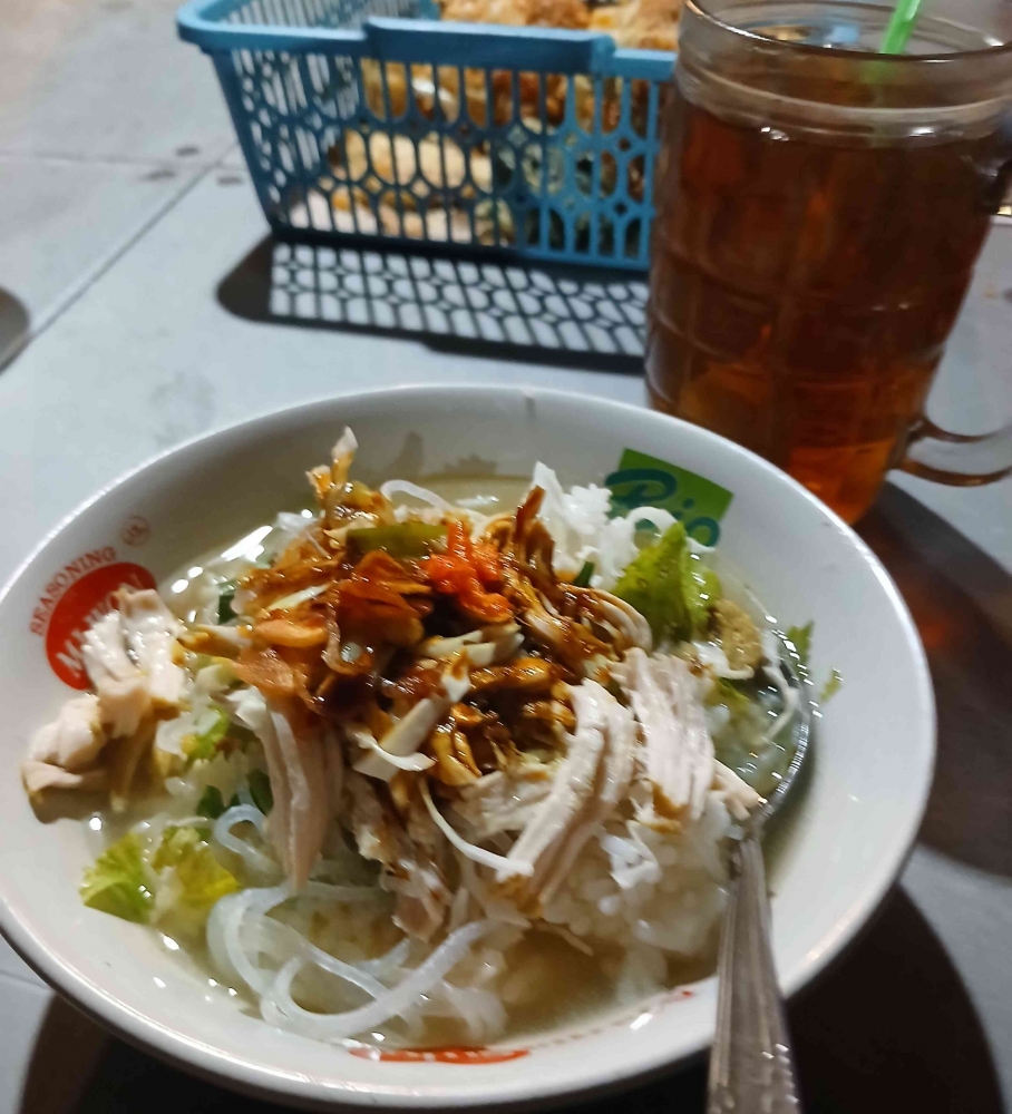 Soto Semarang Golden: Nikmati Kehangatan Kuah Autentik di Jantung Cilacap
